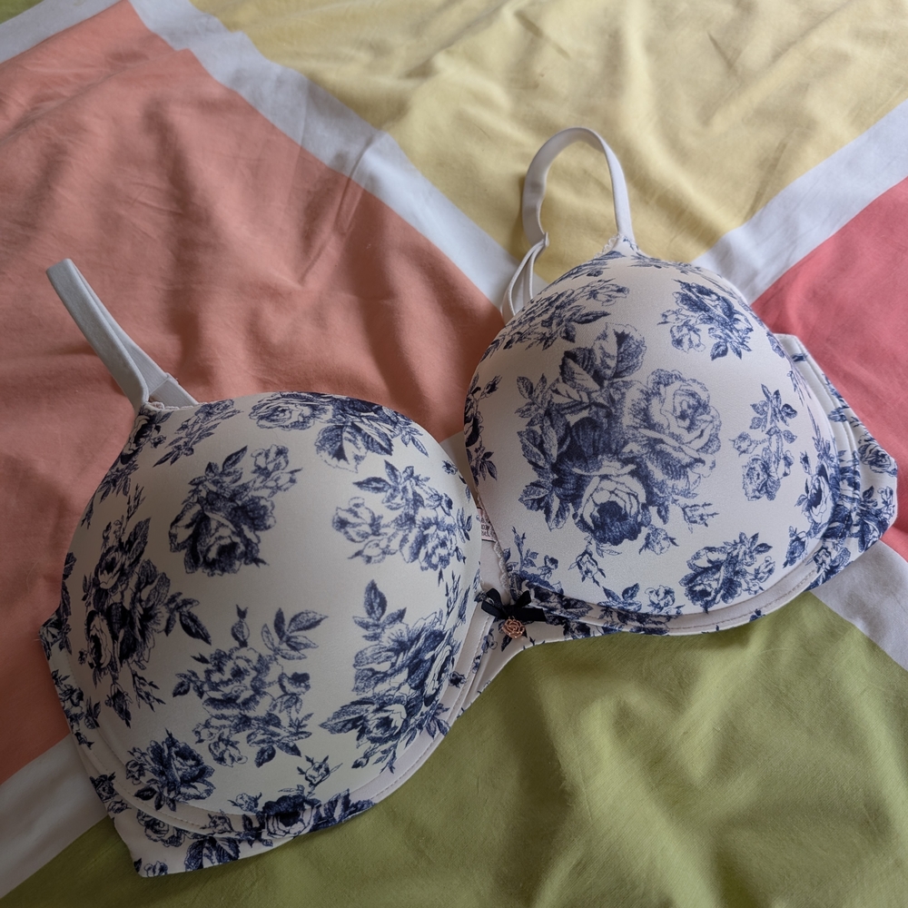 NWOT Victoria Secret Floral Print Bra in Blue and White